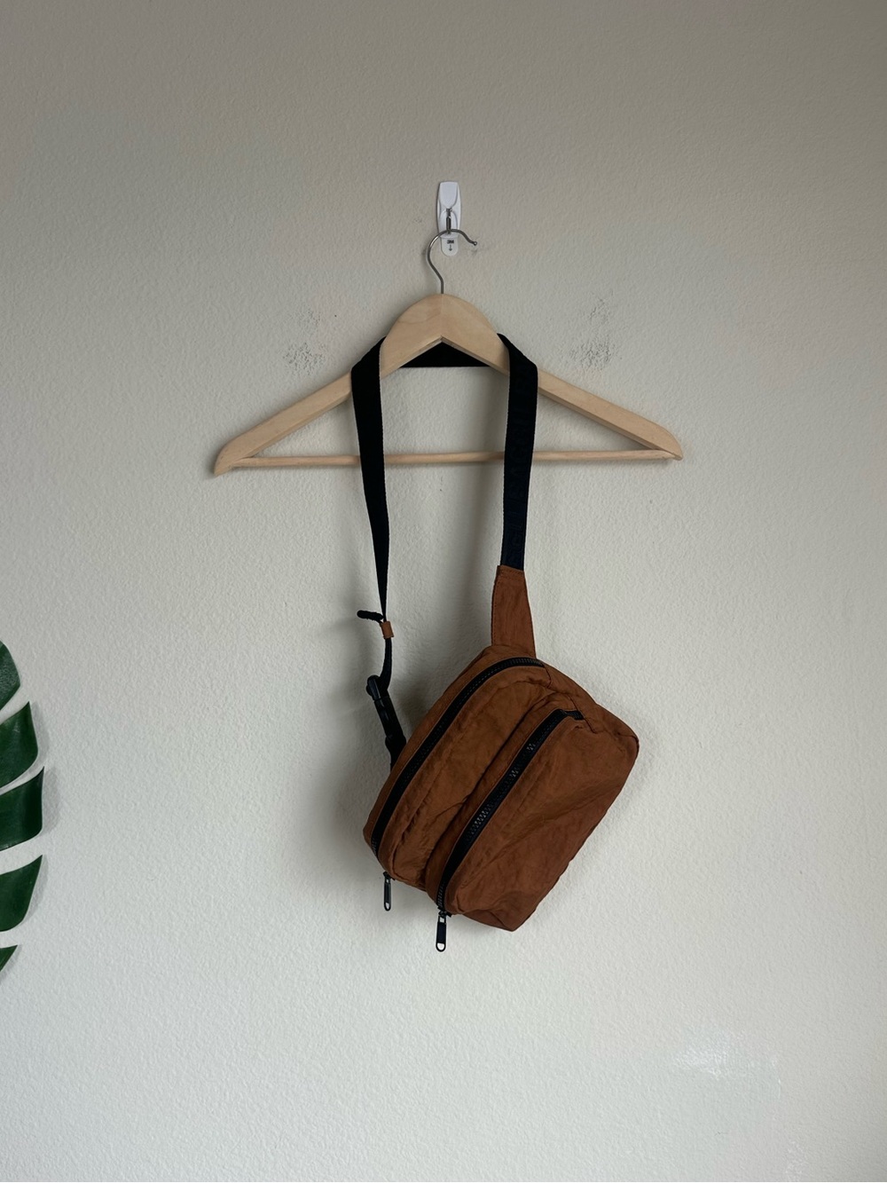 Baggu Brown Nylon Fanny Pack - Picture 4 of 16